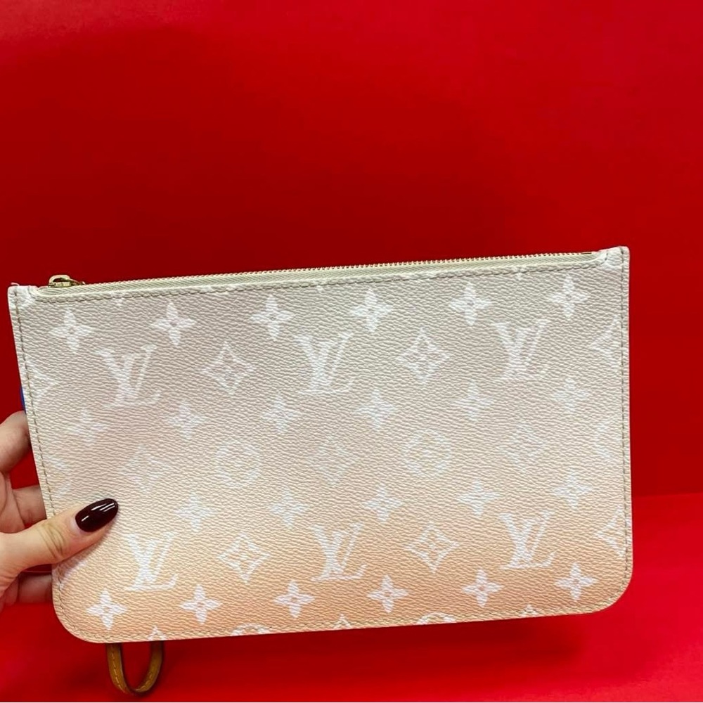 Louis Vuitton Neverful MM monogram pochette (peach mist